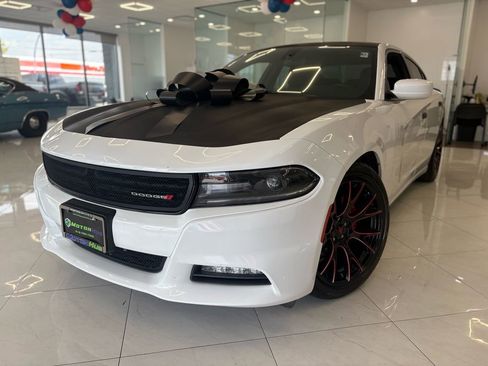 Used 2019 Dodge Charger SXT RWD image 1