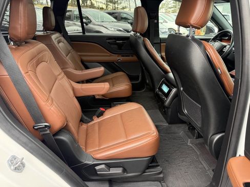 Used 2021 Lincoln Aviator Reserve image 18