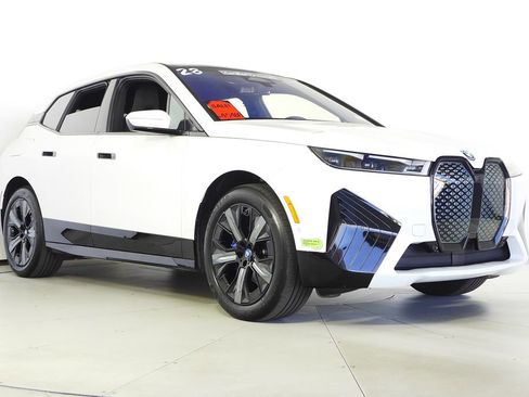Certified 2023 BMW iX xDrive50 w/ Sport Package AWD/4WD image 4