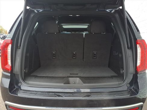 Used 2022 GMC Yukon SLT w/ SLT Premium Package image 9