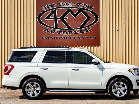 Used 2021 Ford Expedition XLT image 2