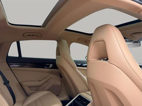 Used 2018 Porsche Panamera 4 image 38