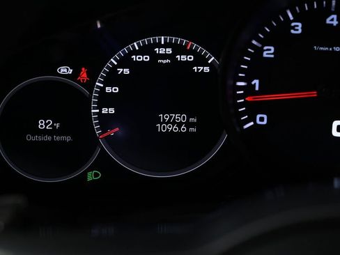 Certified 2023 Porsche Cayenne AWD/4WD image 13