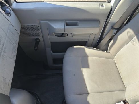 Used 2013 Ford E-350 and Econoline 350 Super Duty image 25