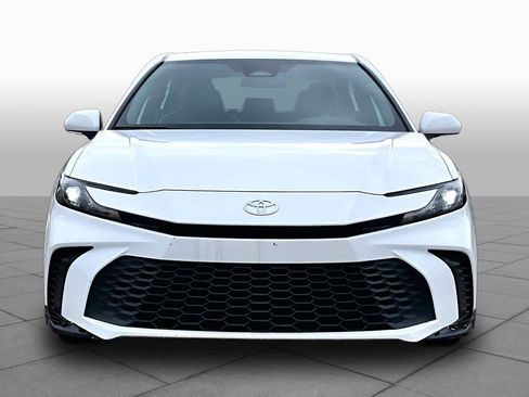 Used 2025 Toyota Camry SE image 4