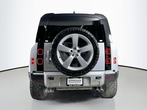 Used 2024 Land Rover Defender 110 SE image 6