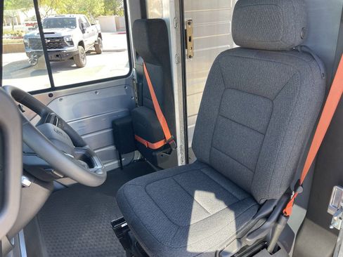 Used 2024 Chevrolet Brightdrop 400 w/ Commercial Equipment Package AWD/4WD image 34
