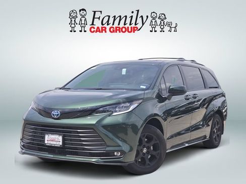 Used 2025 Toyota Sienna XLE Woodland Edition AWD/4WD image 1