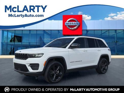 Used 2023 Jeep Grand Cherokee Altitude AWD/4WD image 1