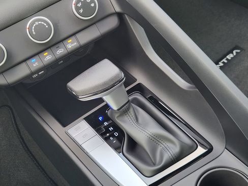 New 2026 Hyundai Elantra SE FWD image 16