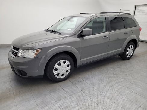 Used 2019 Dodge Journey SE w/ Connectivity Group image 2