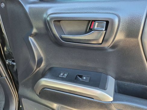 Used 2021 Toyota Tacoma SR5 AWD/4WD image 25