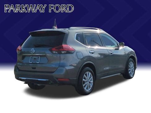 Used 2018 Nissan Rogue SV w/ Premium Package FWD image 5