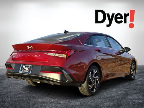 Used 2025 Hyundai Elantra SEL image 4