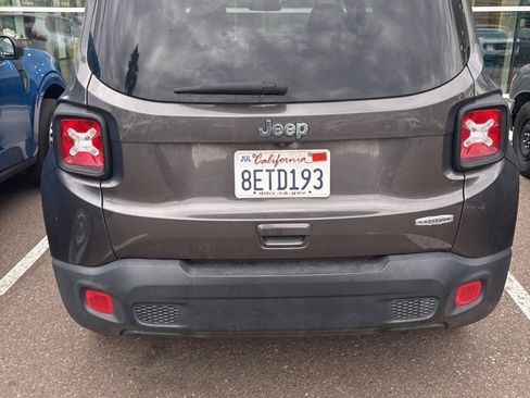 Used 2018 Jeep Renegade Latitude image 6
