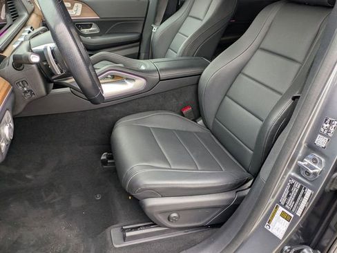 Used 2025 Mercedes-Benz GLS 450 4MATIC image 11