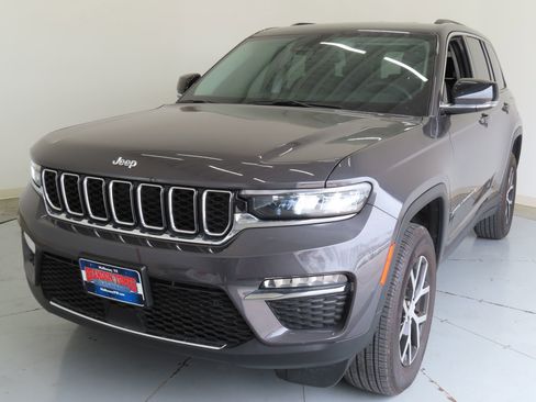 Used 2024 Jeep Grand Cherokee Limited image 9