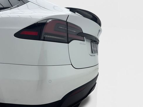 Used 2022 Tesla Model X Plaid image 13