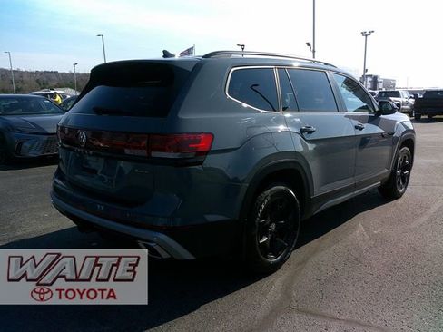 Used 2024 Volkswagen Atlas Peak Edition SEL AWD/4WD image 2