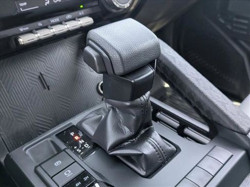 Certified 2025 Toyota Tacoma SR5 AWD/4WD image 12