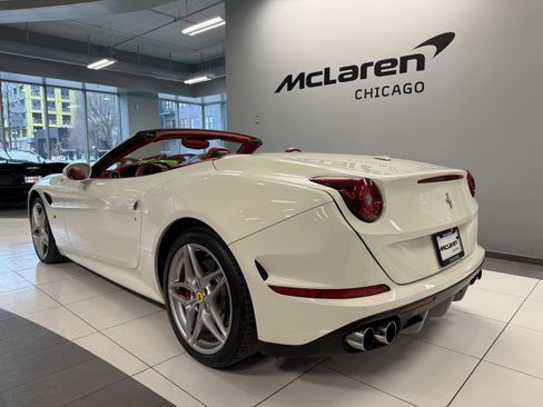 Used 2017 Ferrari California T RWD image 16