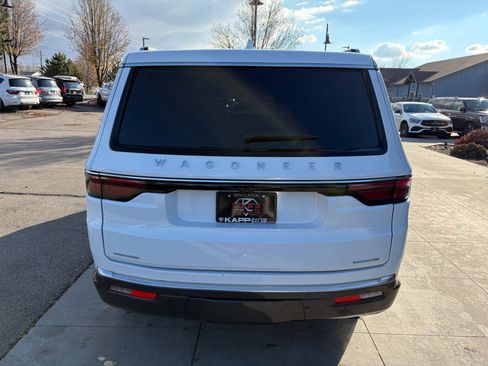 Used 2022 Jeep Wagoneer Series III w/ Convenience Group I image 11