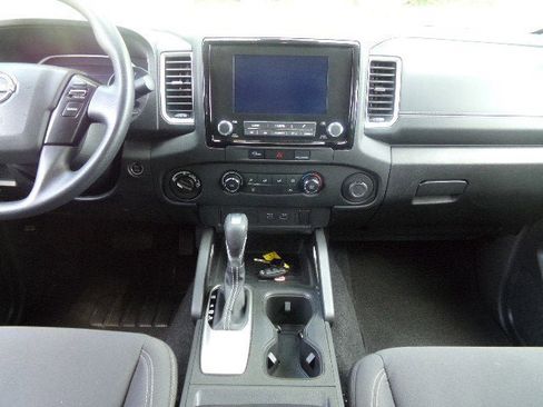Used 2024 Nissan Frontier SV image 17