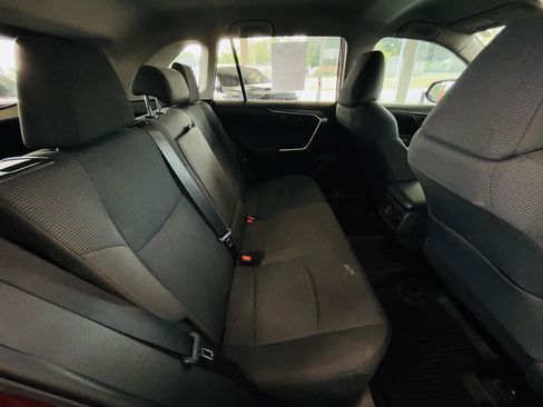 Used 2022 Toyota RAV4 LE AWD/4WD image 34