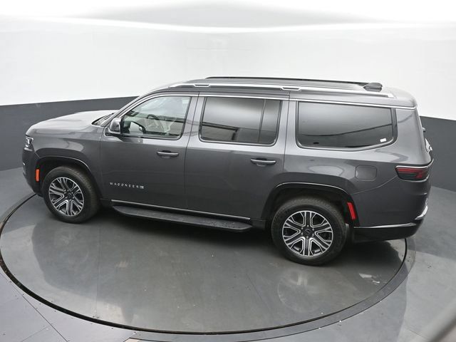 Used 2025 Jeep Wagoneer 4WD image 39