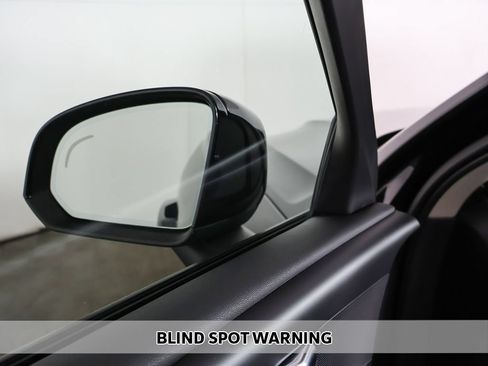 Used 2019 Volvo XC40 T5 Momentum AWD/4WD image 5