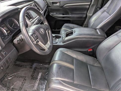 Used 2017 Toyota Highlander SE FWD image 15