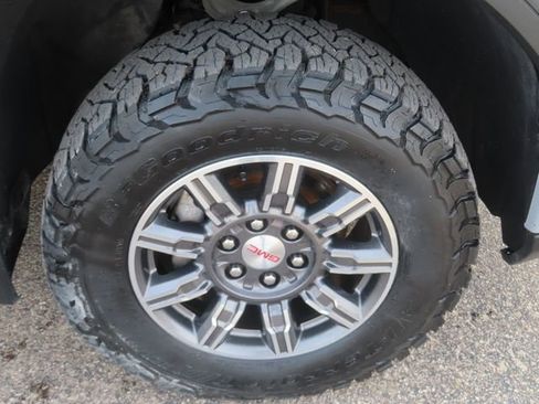 Used 2024 GMC Sierra 1500 AT4 w/ AT4 Premium Package AWD/4WD image 15