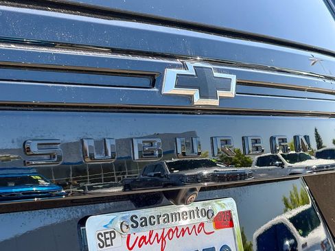 Used 2024 Chevrolet Suburban Z71 w/ Luxury Package AWD/4WD image 9
