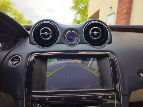 Used 2011 Jaguar XJ L RWD image 20