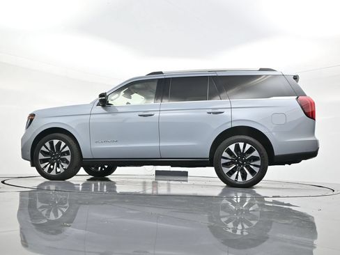 Used 2025 Ford Expedition Platinum w/ Driver's Package AWD/4WD image 52