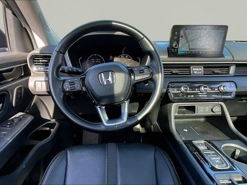 Used 2024 Honda Pilot Touring image 9