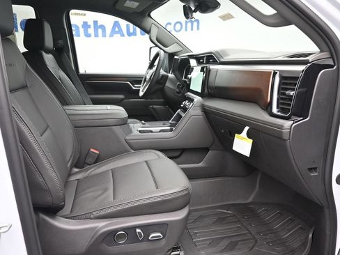 Used 2026 GMC Sierra 2500 Denali w/ Technology Package AWD/4WD image 9