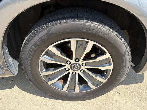 Used 2020 Nissan Armada SL image 36