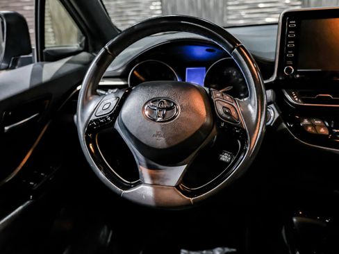 Used 2019 Toyota C-HR XLE FWD image 17