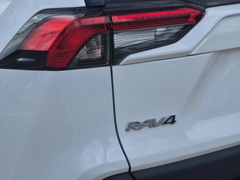 Used 2025 Toyota RAV4 LE FWD image 28