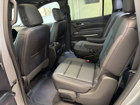 Used 2025 Chevrolet Traverse Z71 w/ Enhanced Driving Package AWD/4WD image 18
