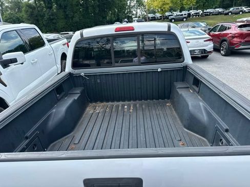 Used 2010 Toyota Tacoma 4x4 Double Cab image 3