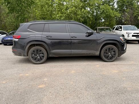 Used 2024 Volkswagen Atlas SE FWD image 8