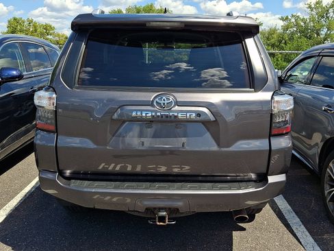 Used 2015 Toyota 4Runner SR5 AWD/4WD image 4