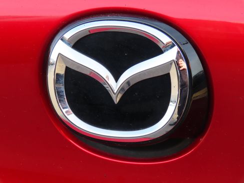 Used 2019 MAZDA MAZDA3 Hatchback w/ Premium Package image 16