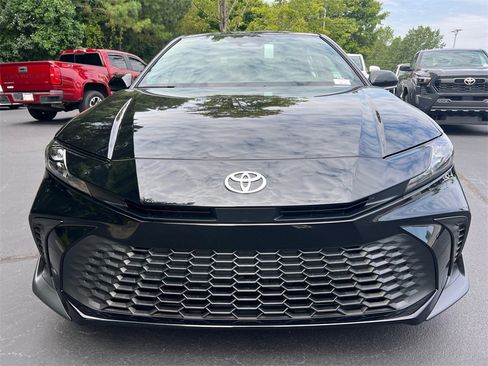 New 2025 Toyota Camry SE image 8