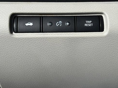Used 2024 Nissan Altima 2.5 SV FWD image 11