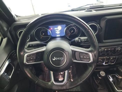 Used 2022 Jeep Wrangler Unlimited Sahara AWD/4WD image 25