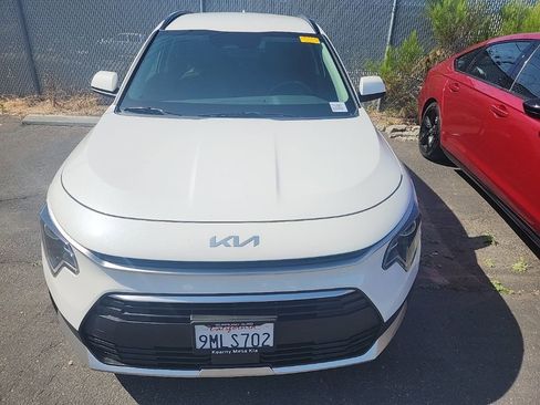 Used 2024 Kia Niro EX FWD image 2