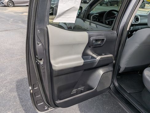 Used 2020 Toyota Tacoma SR5 AWD/4WD image 22